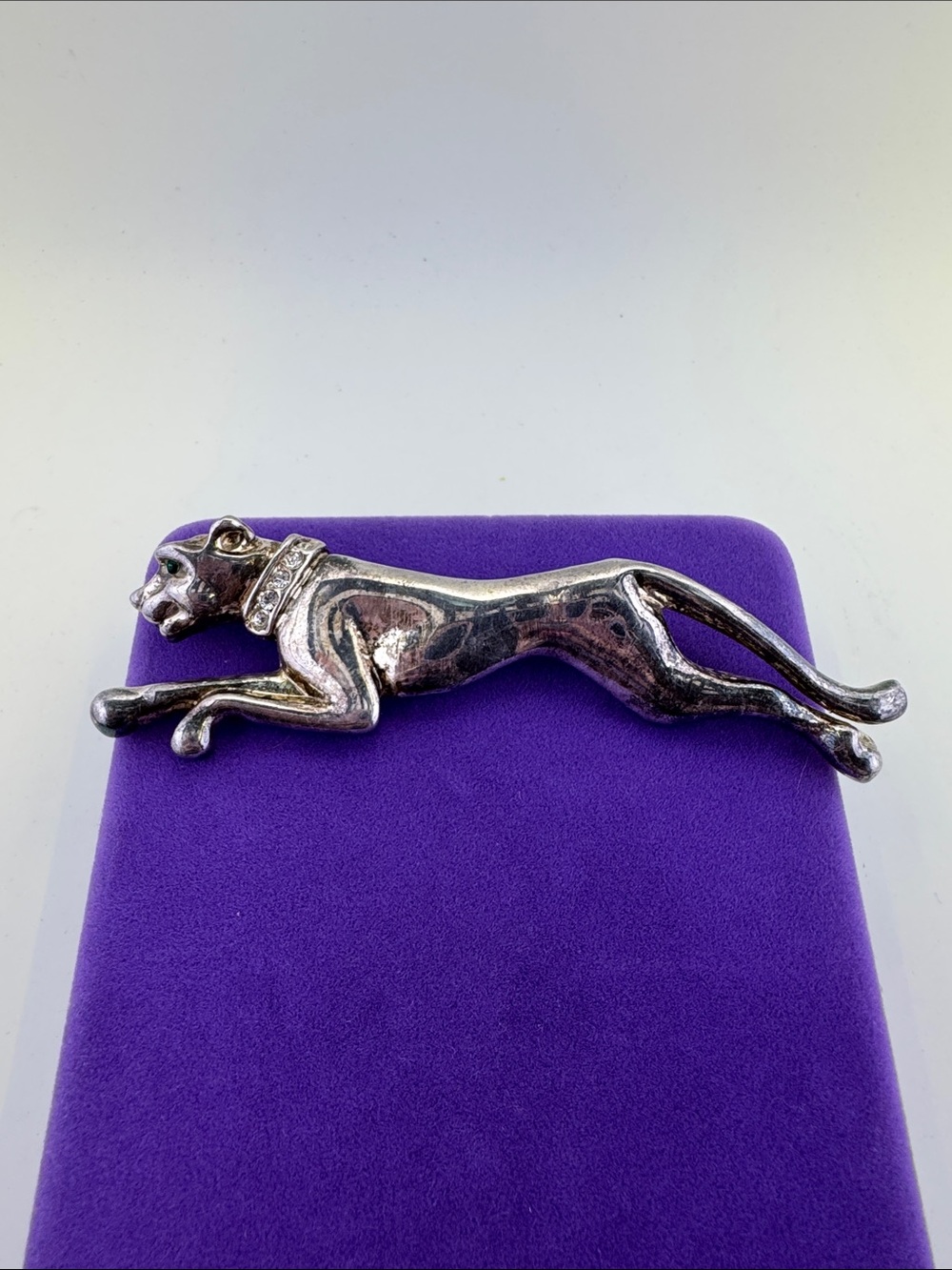💛 Silver Plated Leaping Panther Green & White Crystal Brooch